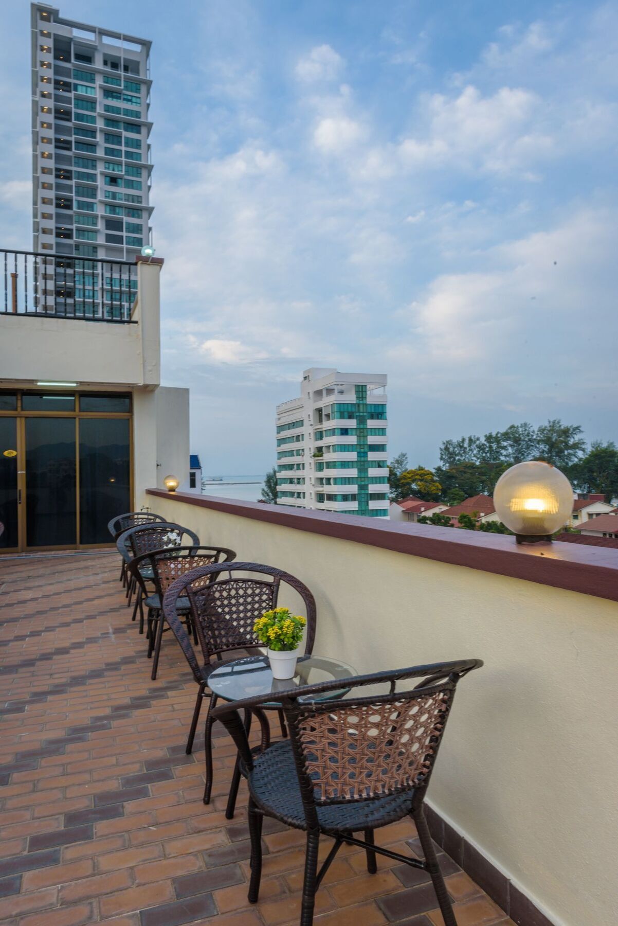 Spot On 89645 Ong'S Court Hotel George Town Exterior foto