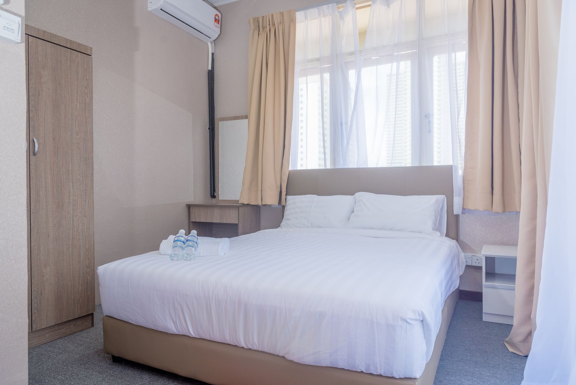 Spot On 89645 Ong'S Court Hotel George Town Exterior foto
