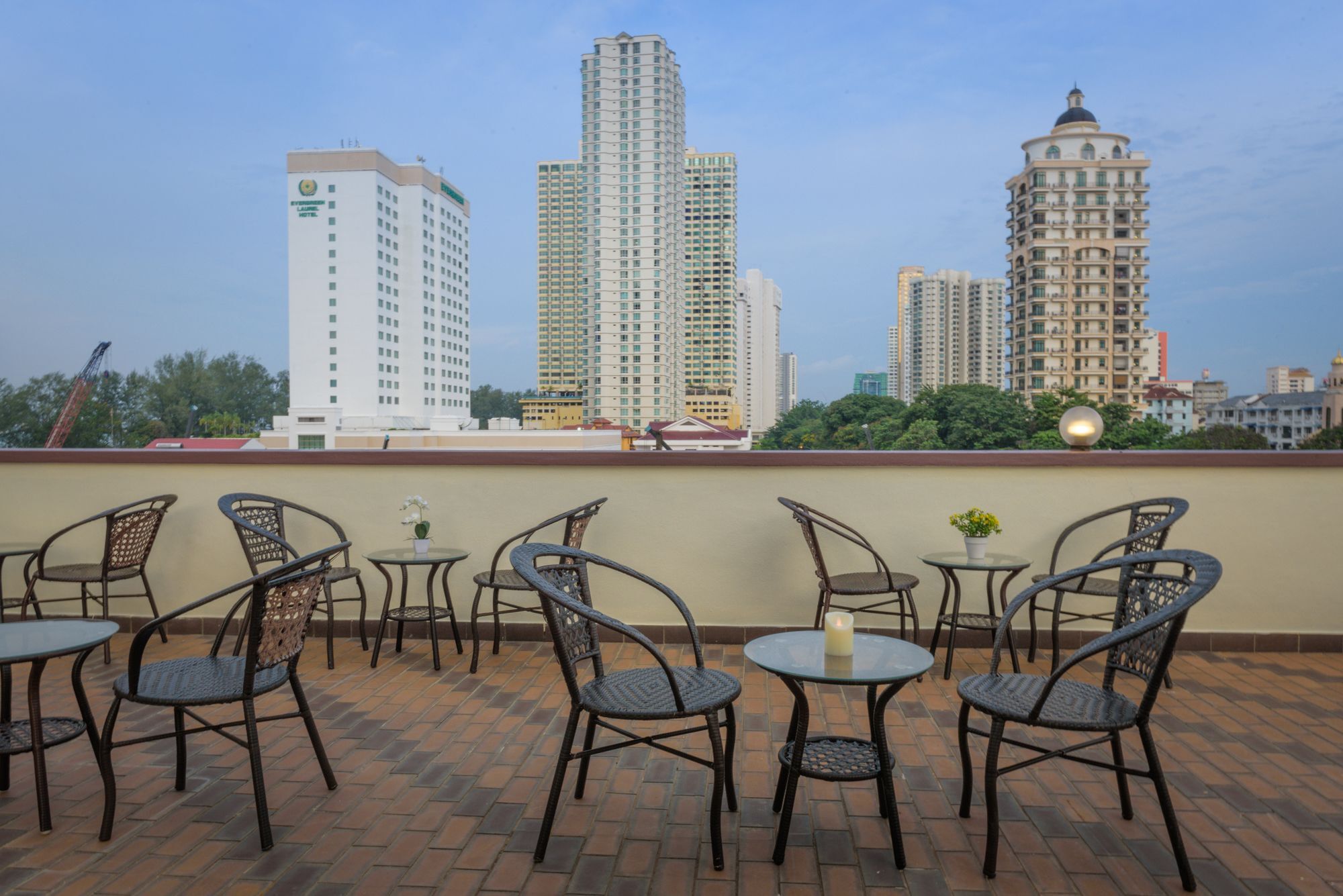 Spot On 89645 Ong'S Court Hotel George Town Exterior foto