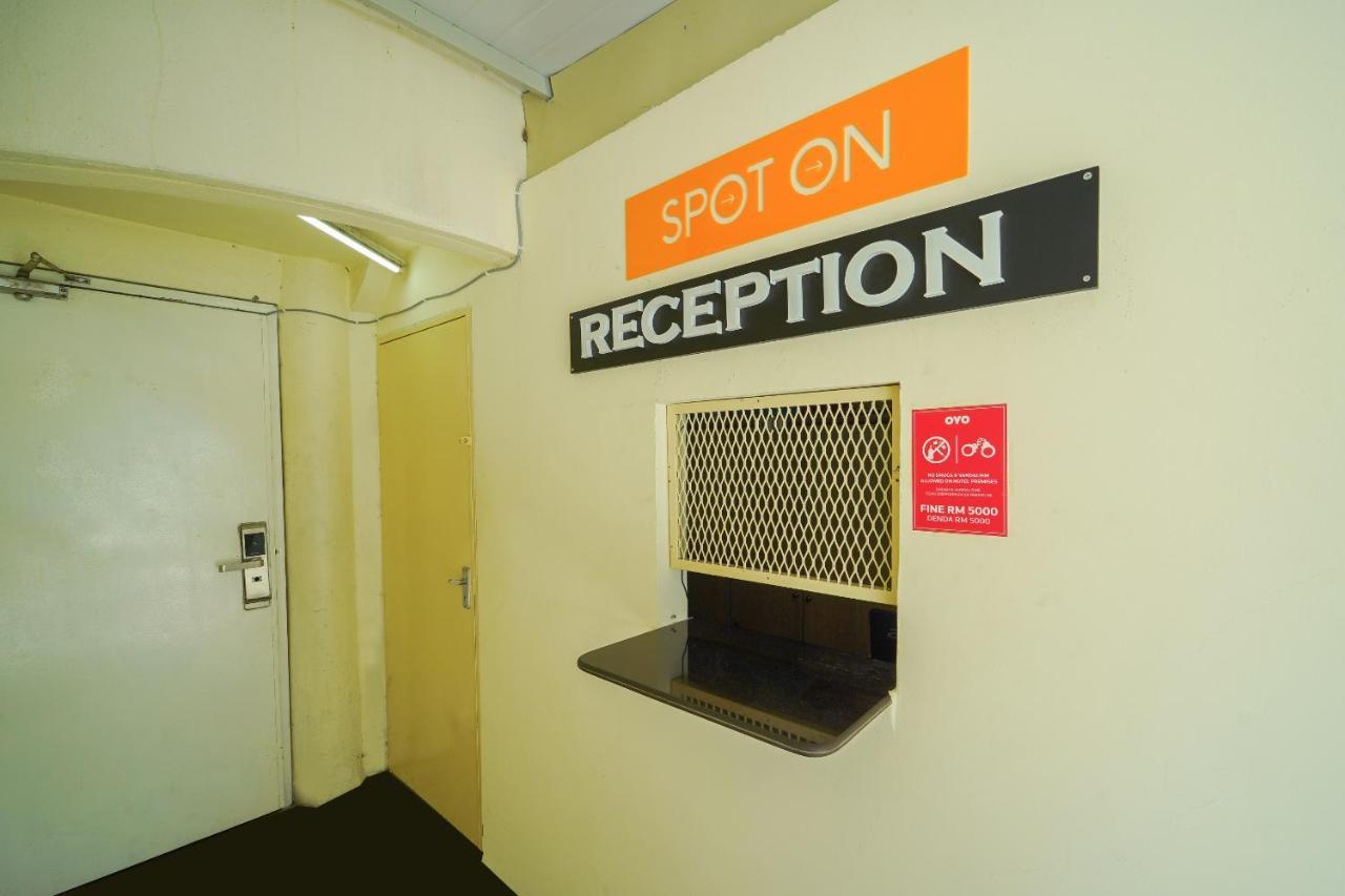 Spot On 89645 Ong'S Court Hotel George Town Exterior foto