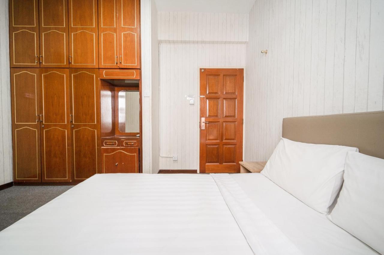 Spot On 89645 Ong'S Court Hotel George Town Exterior foto