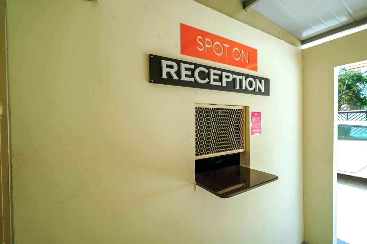 Spot On 89645 Ong'S Court Hotel George Town Exterior foto